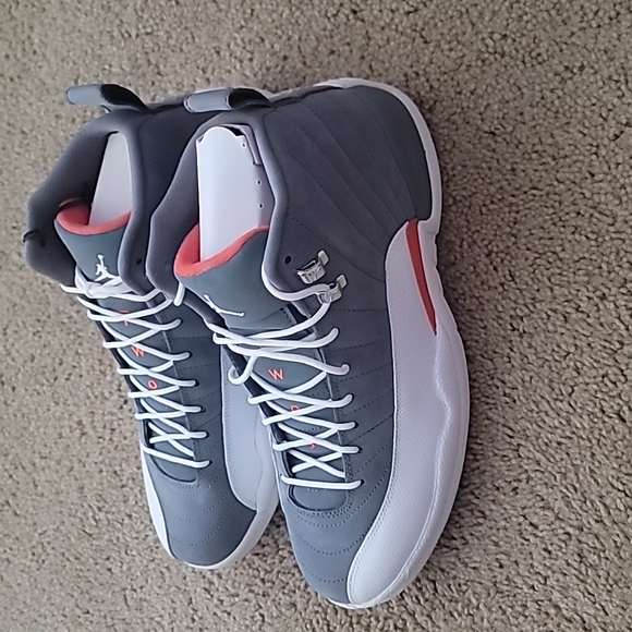 Air Jordan 12 Retro - Picture 9 of 10
